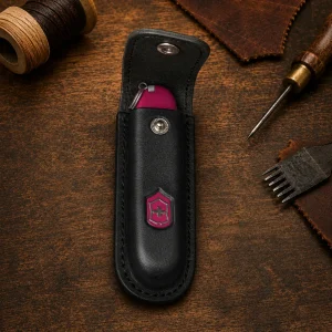 Custom leather Victorinox Bantam small sheath with top covering and stud closure